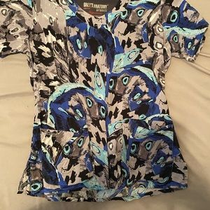 Grey’s anatomy scrub top.